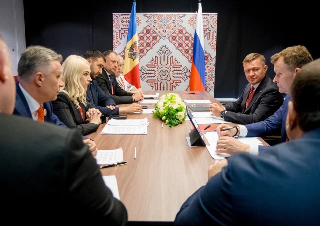 Роман Старовойт провел первую международную встречу на полях ПМЭФ