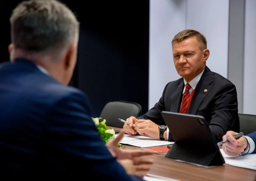 Роман Старовойт провел первую международную встречу на полях ПМЭФ