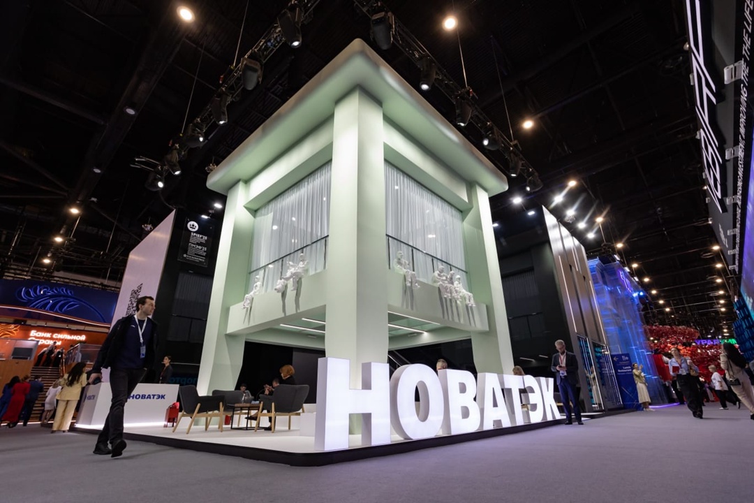 19 июня в рамках ПМЭФ ПАО «НОВАТЭК» и Государственный Эрмитаж представили каталог выставки Ильи и Эмилии Кабаковых «Памятник исчезнувшей цивилизации».