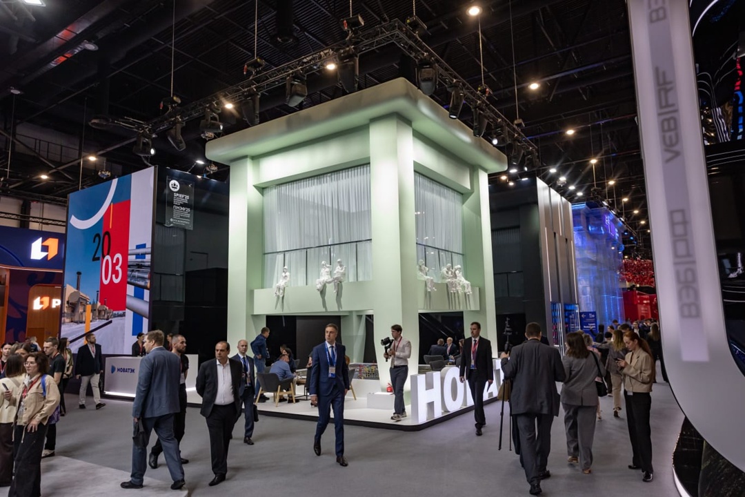 19 июня в рамках ПМЭФ ПАО «НОВАТЭК» и Государственный Эрмитаж представили каталог выставки Ильи и Эмилии Кабаковых «Памятник исчезнувшей цивилизации».