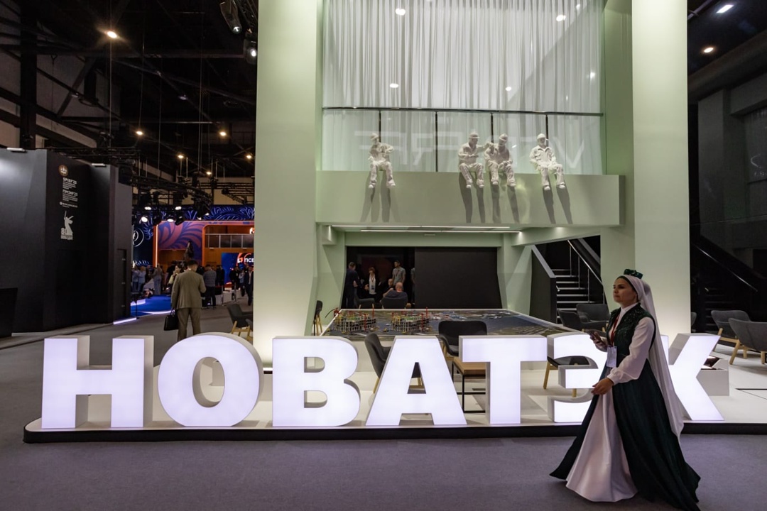 19 июня в рамках ПМЭФ ПАО «НОВАТЭК» и Государственный Эрмитаж представили каталог выставки Ильи и Эмилии Кабаковых «Памятник исчезнувшей цивилизации».