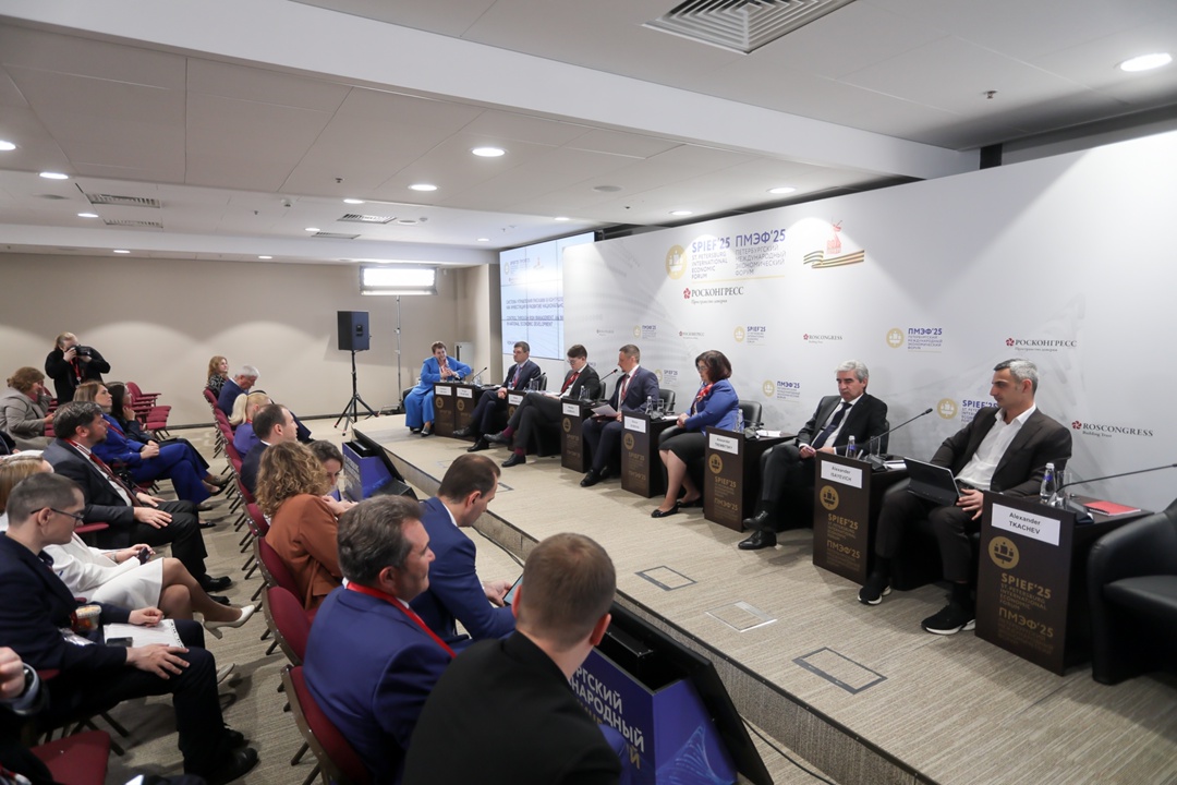 Руководитель Федеральной службы по экологическому, технологическому и атомному надзору принял участие в сессии ПМЭФ-2025 «Система управления рисками в…