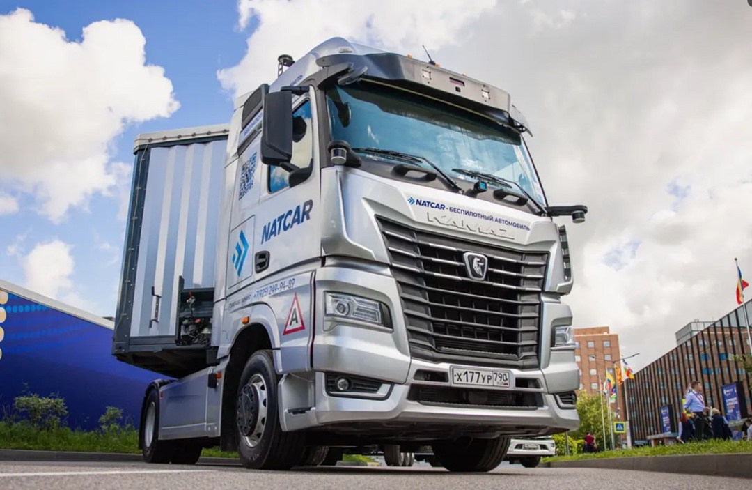 Беспилотные грузовики «КАМАЗ» логистического оператора NATCAR подключены к «ЭРА-ГЛОНАСС» для онлайн-мониторинга движения на трассах М-11 «Нева» и ЦКАД