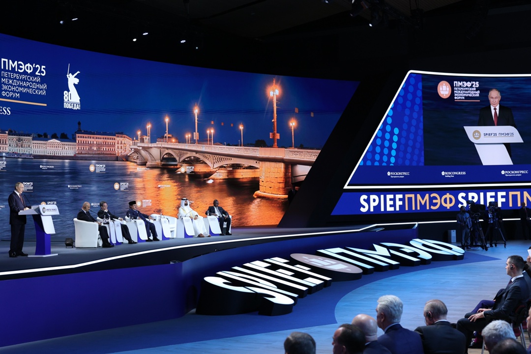 Председатель ГД Вячеслав Володин и депутаты приняли участие в пленарном заседании Петербургского международного экономического форума.