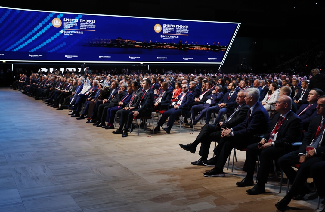 Председатель ГД Вячеслав Володин и депутаты приняли участие в пленарном заседании Петербургского международного экономического форума.