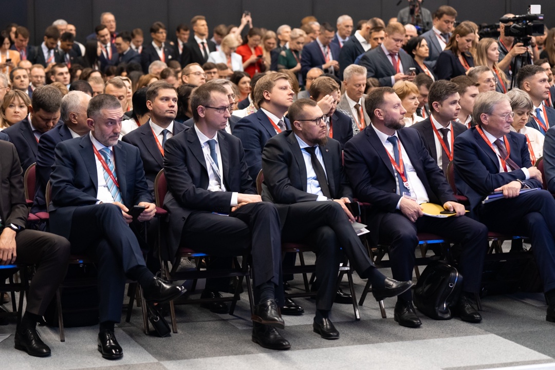 С пылу с жару делимся свежим фотоотчетом с ПМЭФ-2025