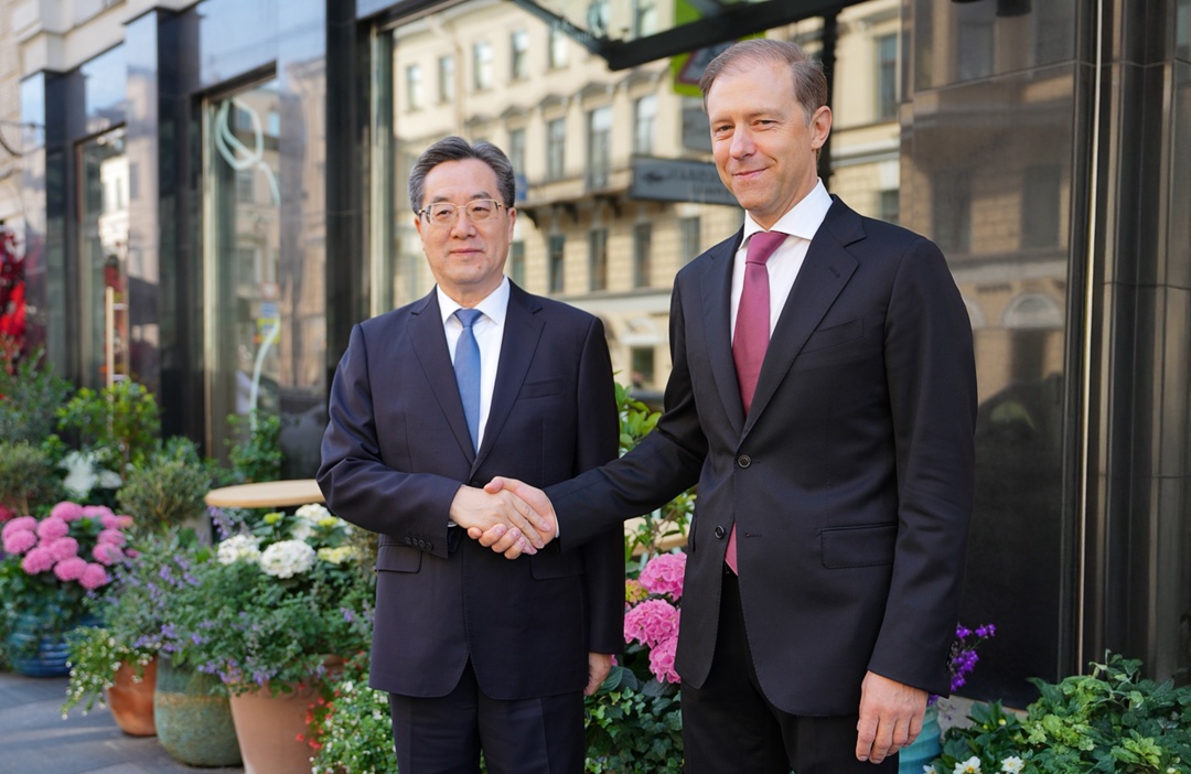 Денис Мантуров встретился с вице-премьером Госсовета КНР Дин Сюэсяном