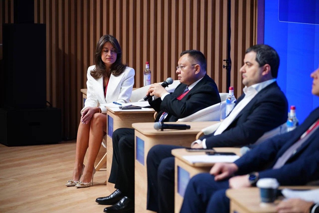 Глава Минстроя России Ирек Файзуллин принял участие в сессии «Урбан-психология в мастер-планировании