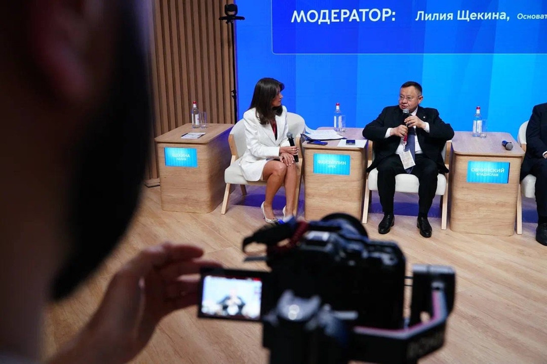 Глава Минстроя России Ирек Файзуллин принял участие в сессии «Урбан-психология в мастер-планировании