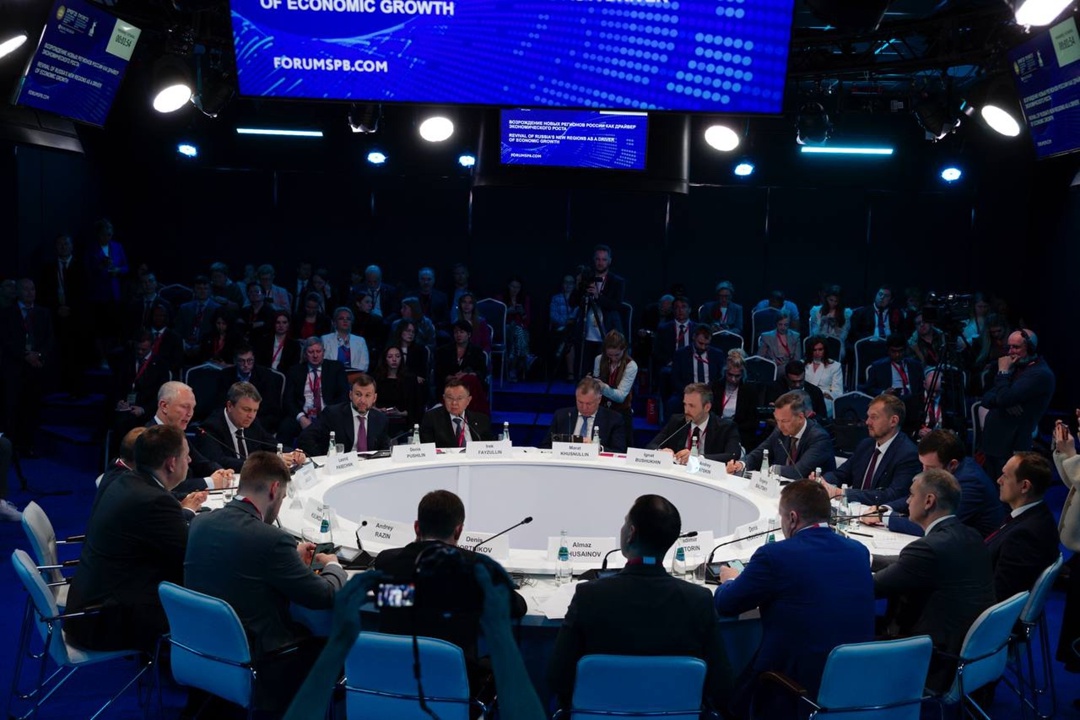 На стратегической сессии Минстроя России «Возрождение новых регионов России как драйвер экономического роста» в рамках ПМЭФ'25 Министр строительства и ЖКХ РФ…