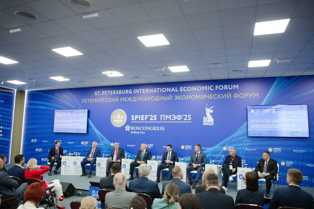 Министр строительства и ЖКХ РФ Ирек Файзуллин принял участие в сессии «Деловая репутация: государственные инициативы для ответственного бизнеса» на ПМЭФ'25