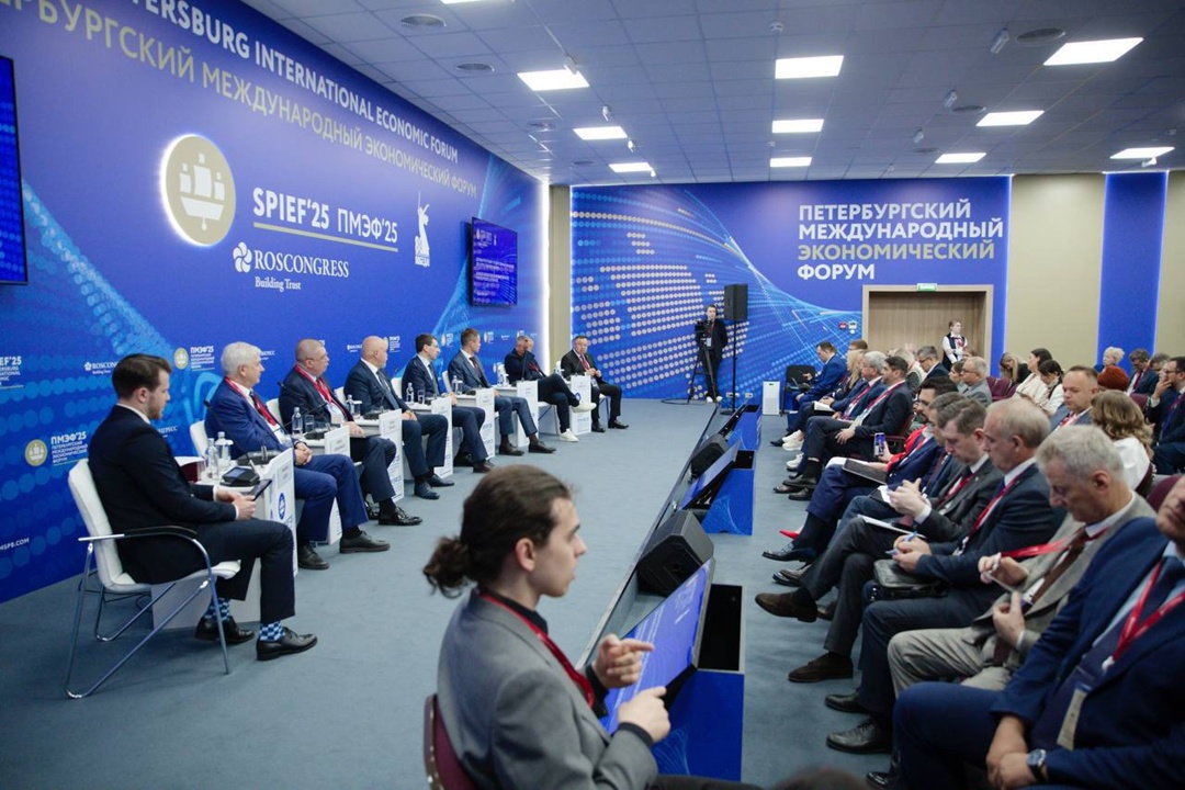 Министр строительства и ЖКХ РФ Ирек Файзуллин принял участие в сессии «Деловая репутация: государственные инициативы для ответственного бизнеса» на ПМЭФ'25