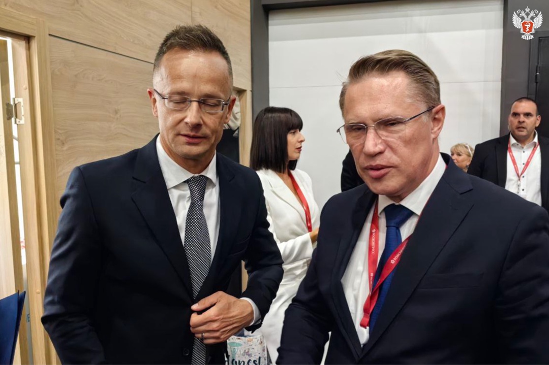 Михаил Мурашко и Петер Сийярто провели переговоры на полях ПМЭФ-2025