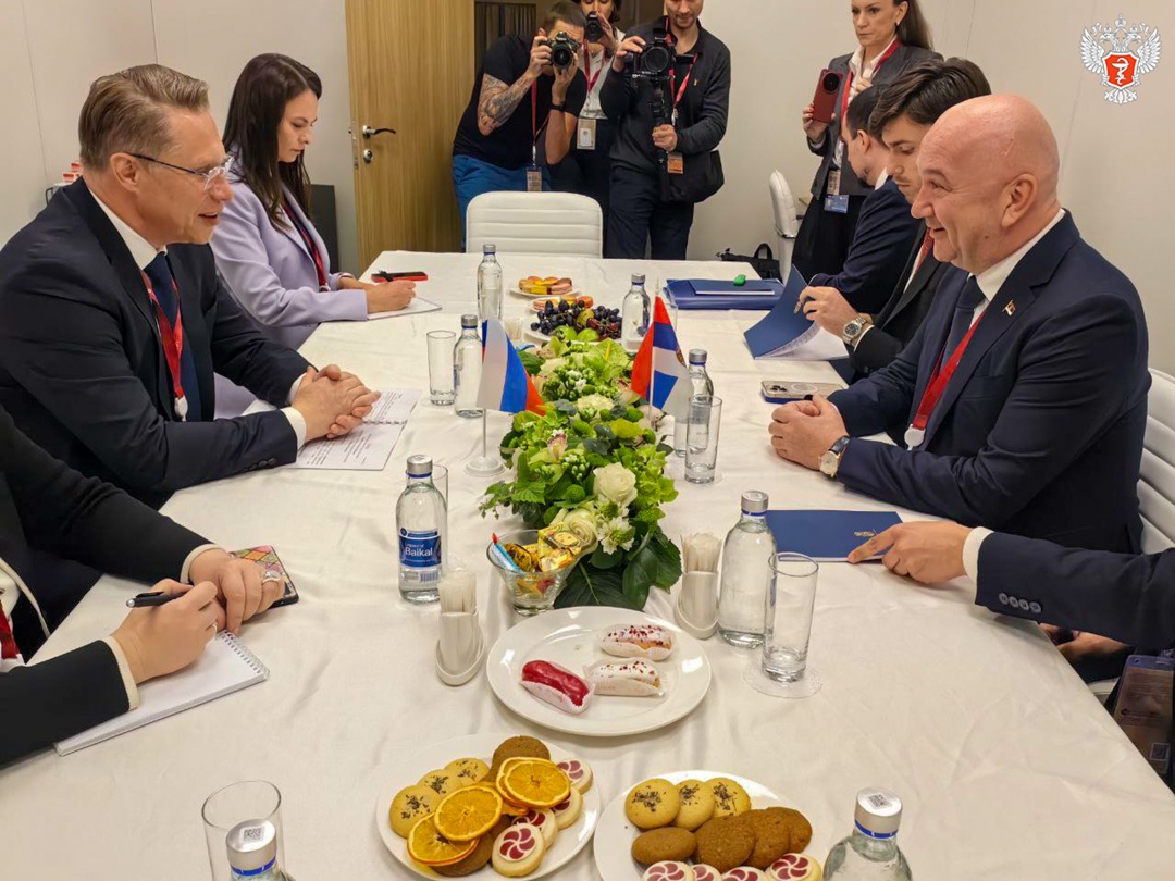 На полях ПМЭФ-2025 состоялась рабочая встреча Михаила Мурашко и Ненада Поповича