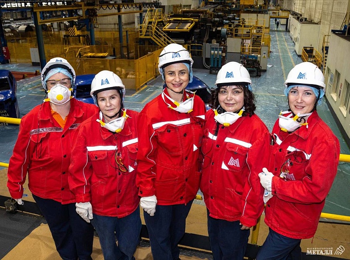 Женский десант на ММК Как часто преподаватель видит, где вживую работают его выпускники? Сотрудницы МГТУ им. Г.И