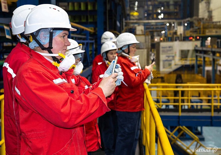 Женский десант на ММК Как часто преподаватель видит, где вживую работают его выпускники? Сотрудницы МГТУ им. Г.И