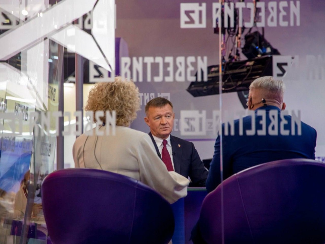 Есть новости! На ПМЭФ-2025 глава Минтранса Роман Старовойт ответил на вопросы журналистов о транспортной отрасли