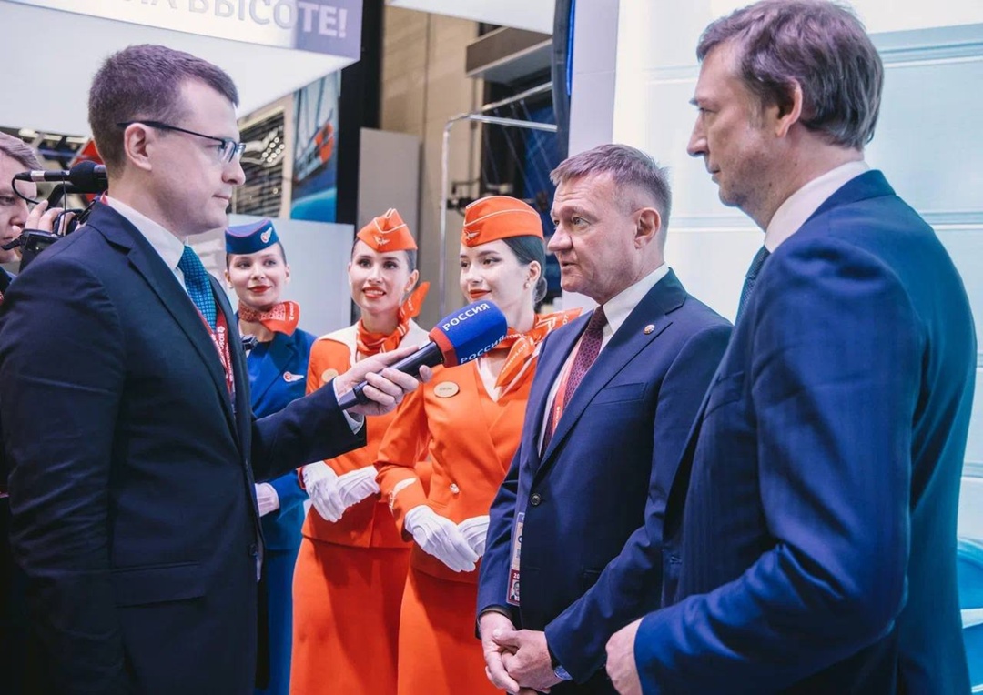 Есть новости! На ПМЭФ-2025 глава Минтранса Роман Старовойт ответил на вопросы журналистов о транспортной отрасли