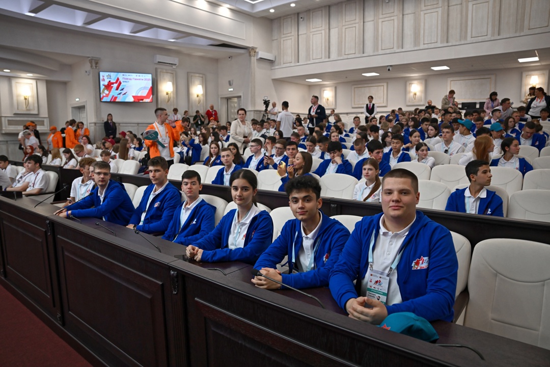 На территории мемориального комплекса «Брестская крепость-герой» состоялась торжественная церемония старта проекта «Поезд памяти» – 2025