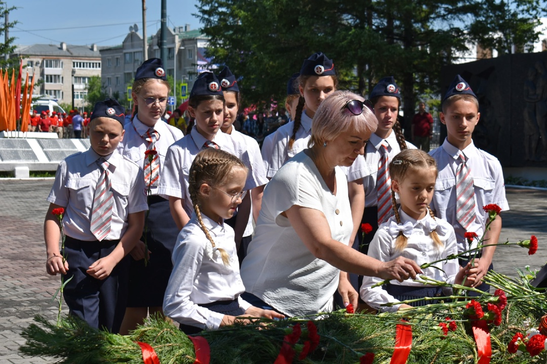 В День памяти и скорби амурские газопереработчики возложили цветы к Мемориалу Славы в Свободном