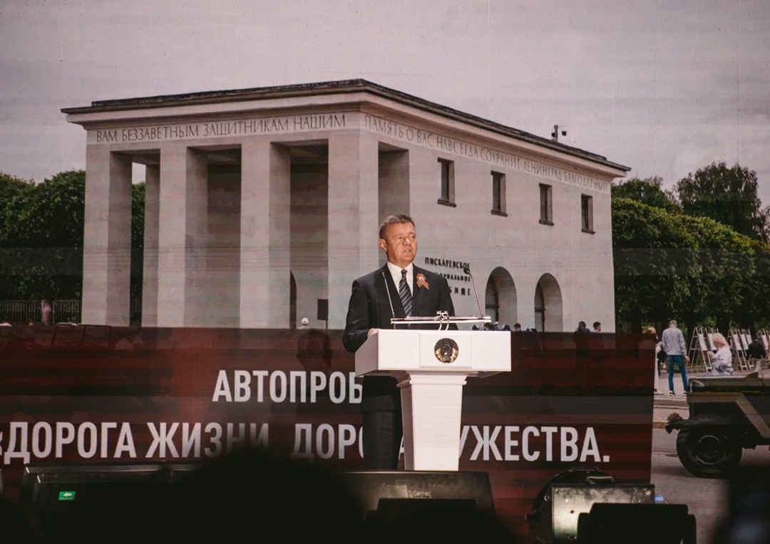 Через века, через года — помните!