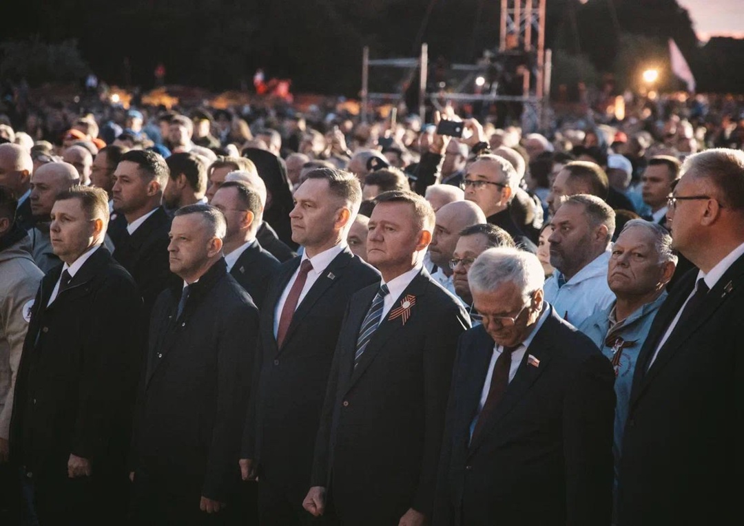Через века, через года — помните!