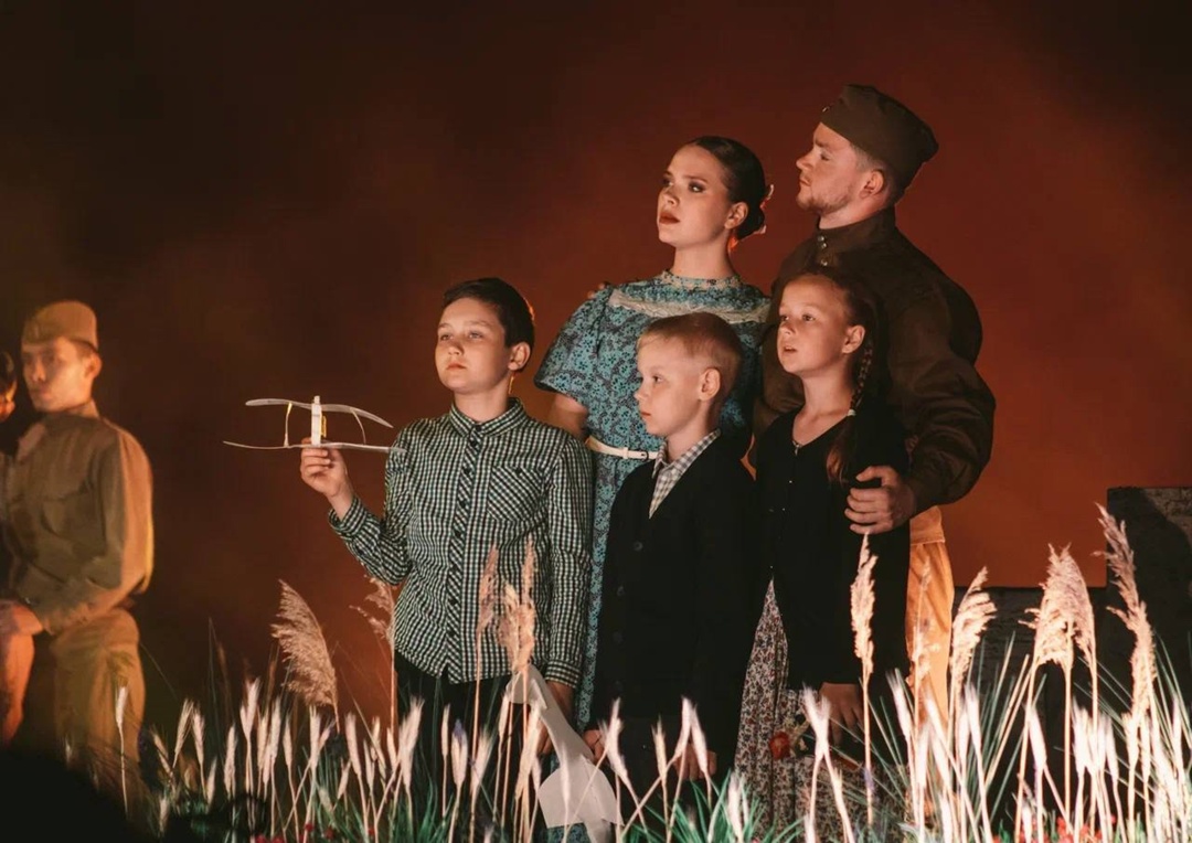 Через века, через года — помните!