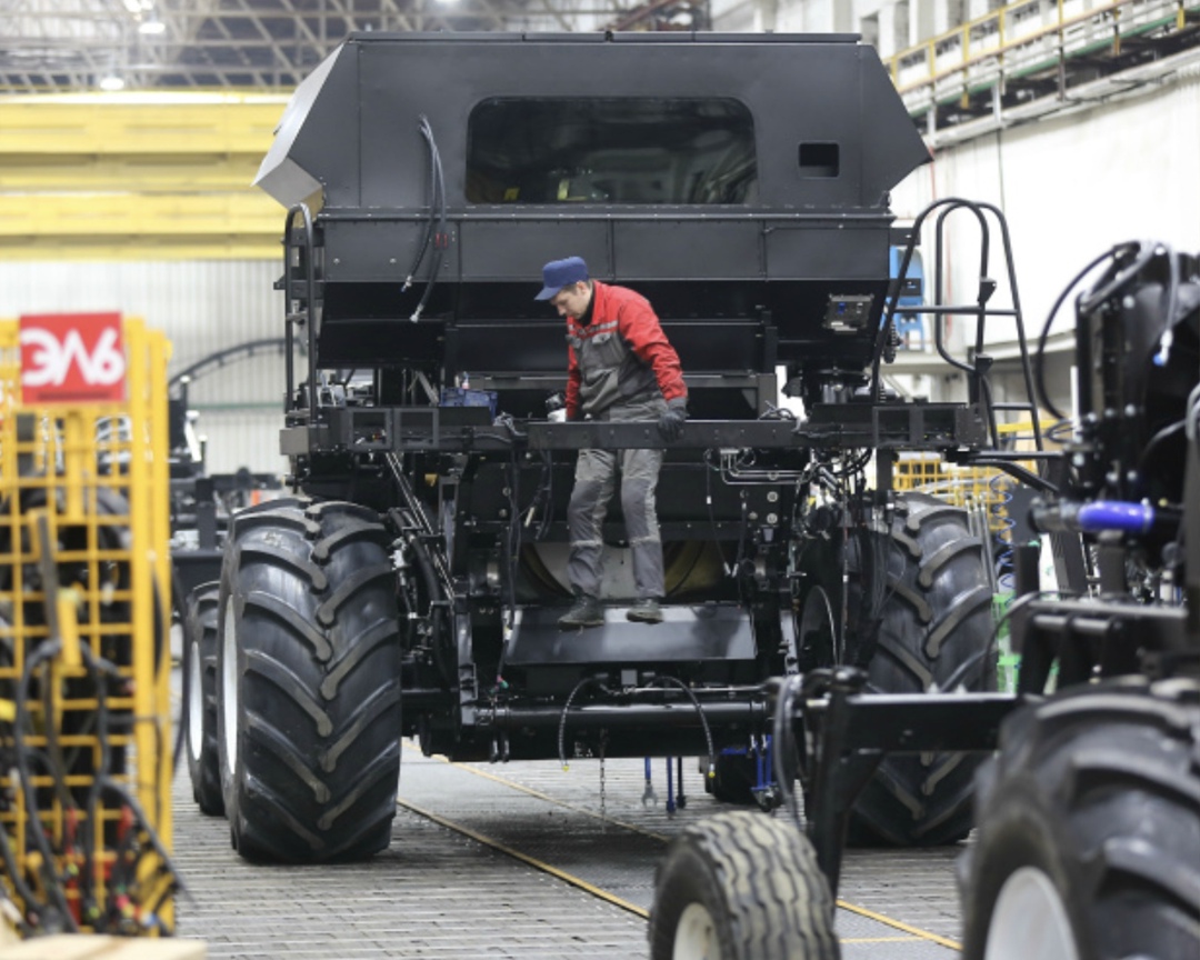 Минсельхоз принял решение снизить ставку по льготным кредитам на покупку отечественной сельхозтехники с 12% до 8%. Об этом сообщила первый замглавы ведомства…