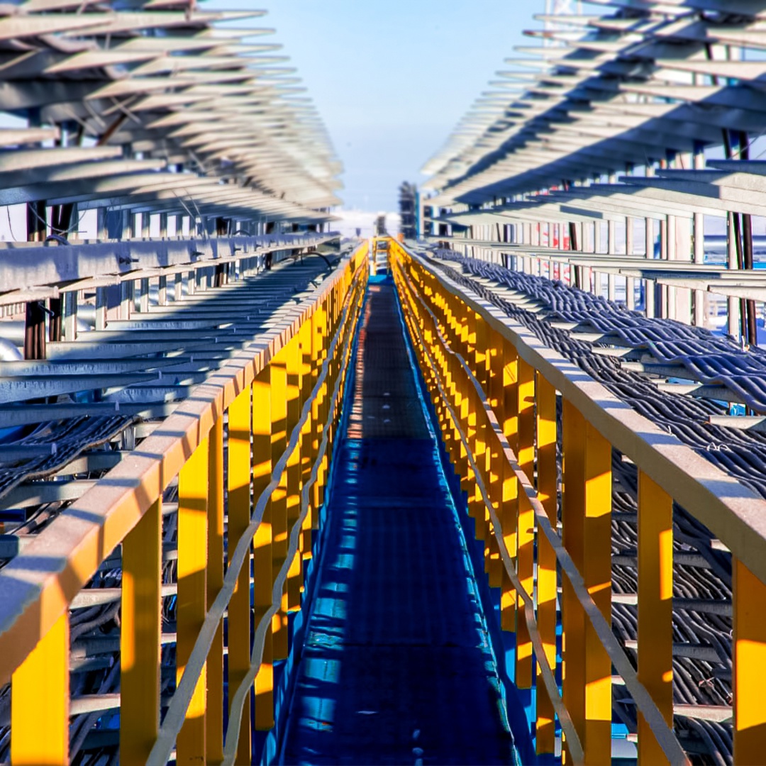 В промышленности форма в первую очередь подчинена функции, но все равно рождает красоту.