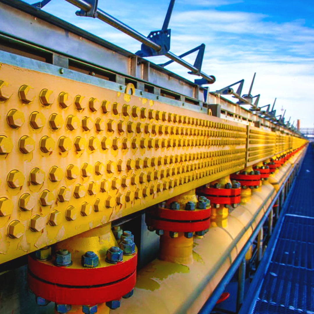 В промышленности форма в первую очередь подчинена функции, но все равно рождает красоту.