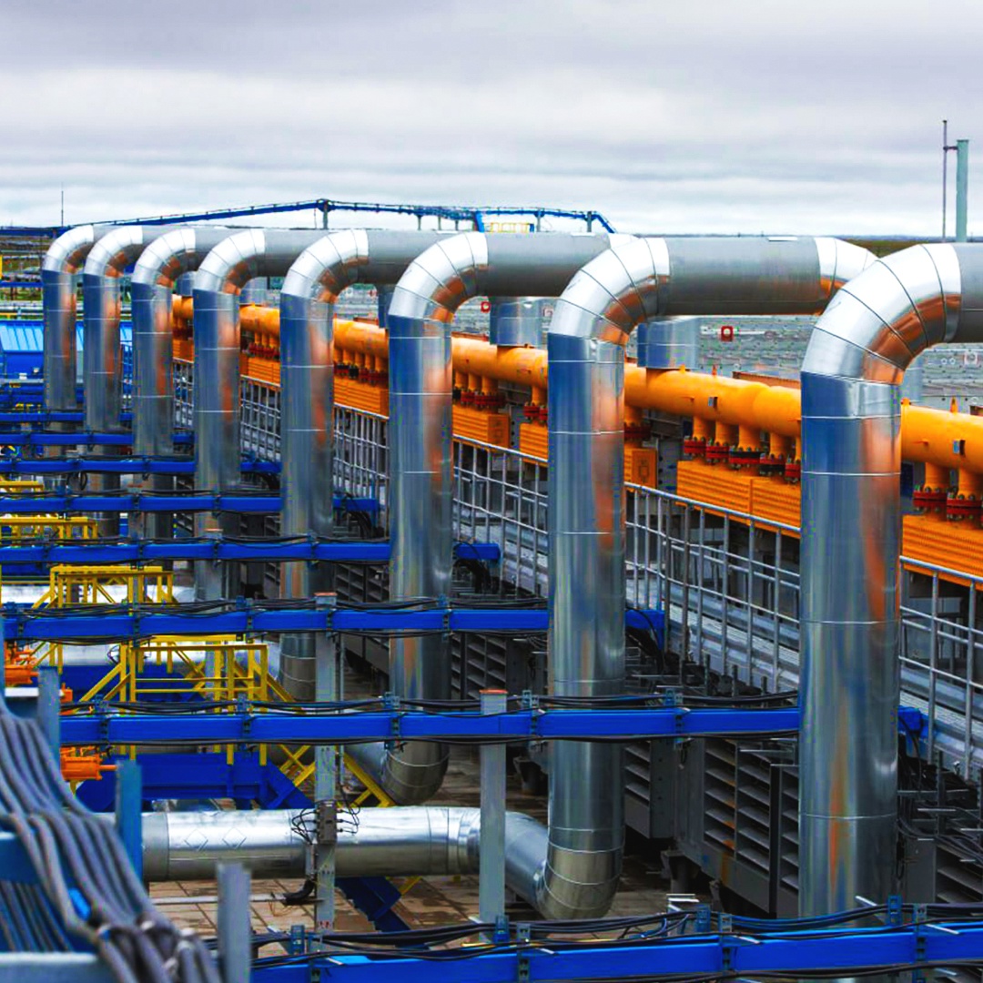 В промышленности форма в первую очередь подчинена функции, но все равно рождает красоту.