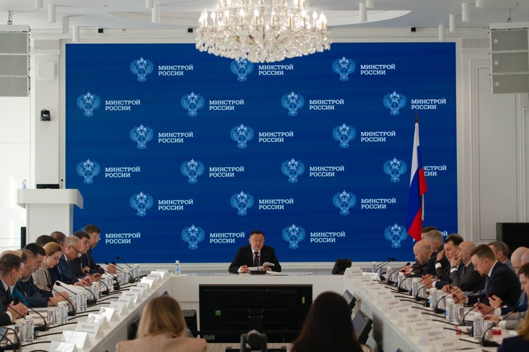 В Минстрое России прошло еженедельное оперативное совещание под председательством Министра строительства и ЖКХ РФ Ирека Файзуллина