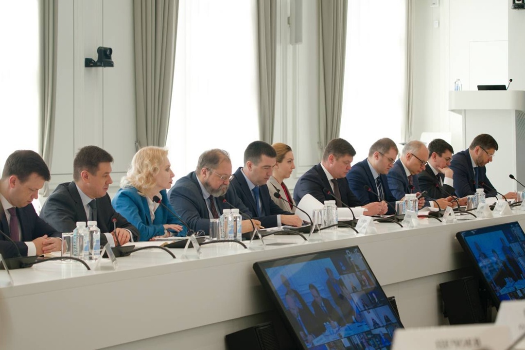 В Минстрое России прошло еженедельное оперативное совещание под председательством Министра строительства и ЖКХ РФ Ирека Файзуллина