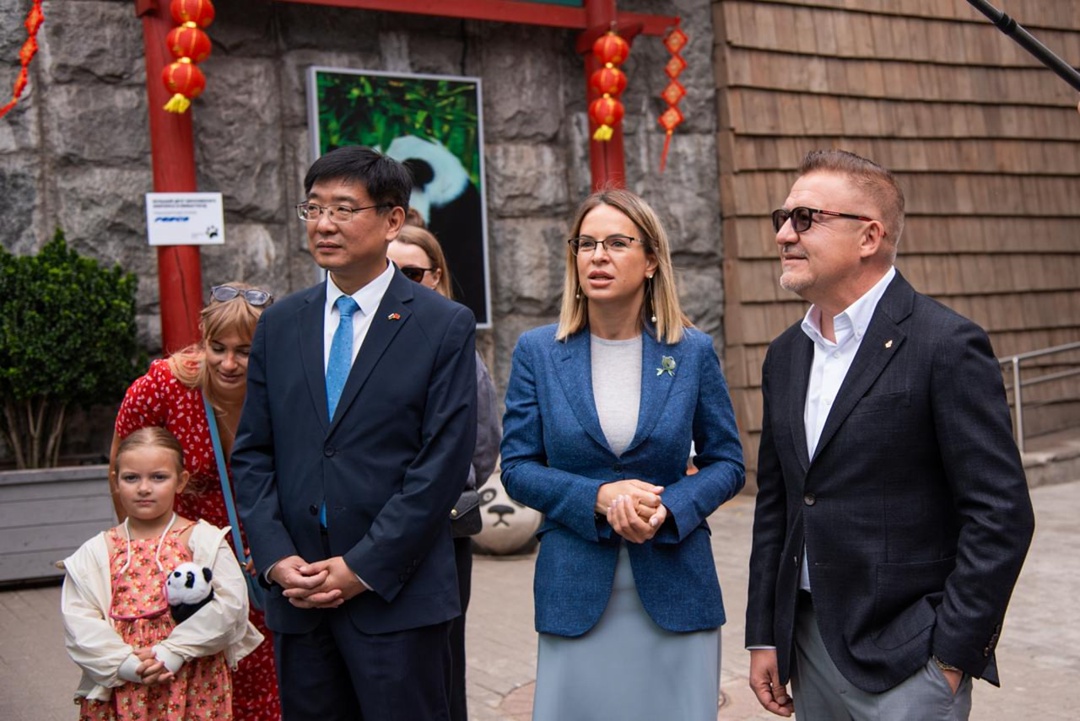 Вот теперь официально: стали настоящим большим другом семейства больших панд!