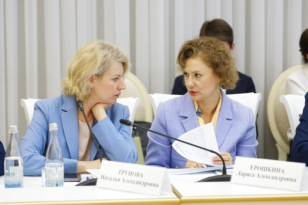 О работе над федеральным бюджетом на будущую трехлетку рассказала первый заместитель Министра финансов РФ Ирина Окладникова в ходе выездного заседания Комитета…