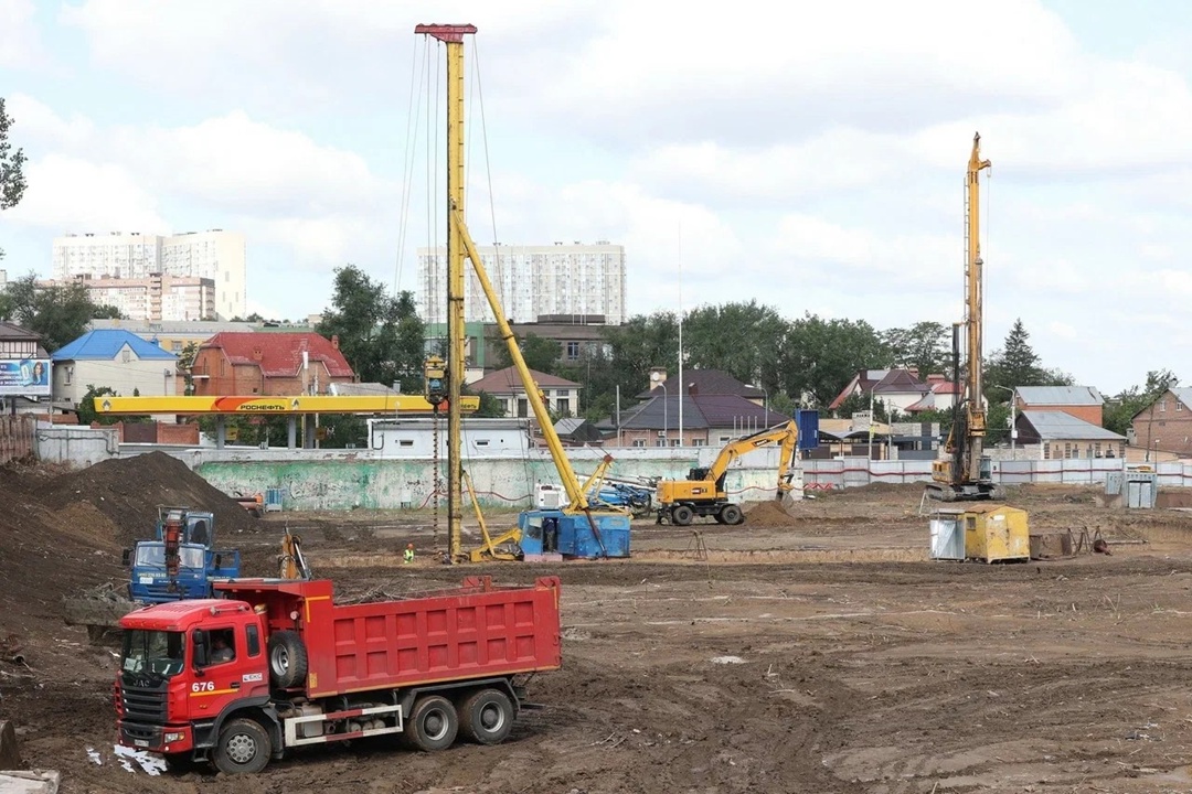 В ходе рабочего визита в Ростовскую область Глава Минстроя России Ирек Файзуллин ознакомился с ходом строительства и реконструкции социальных объектов