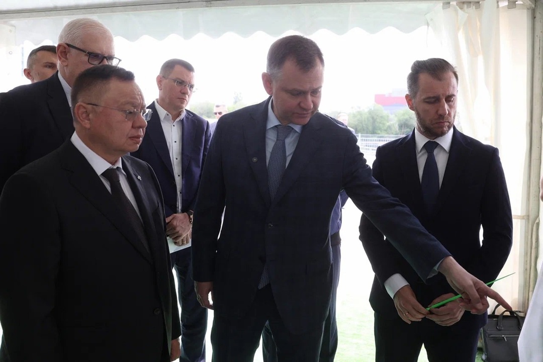 В ходе рабочего визита в Ростовскую область Глава Минстроя России Ирек Файзуллин ознакомился с ходом строительства и реконструкции социальных объектов