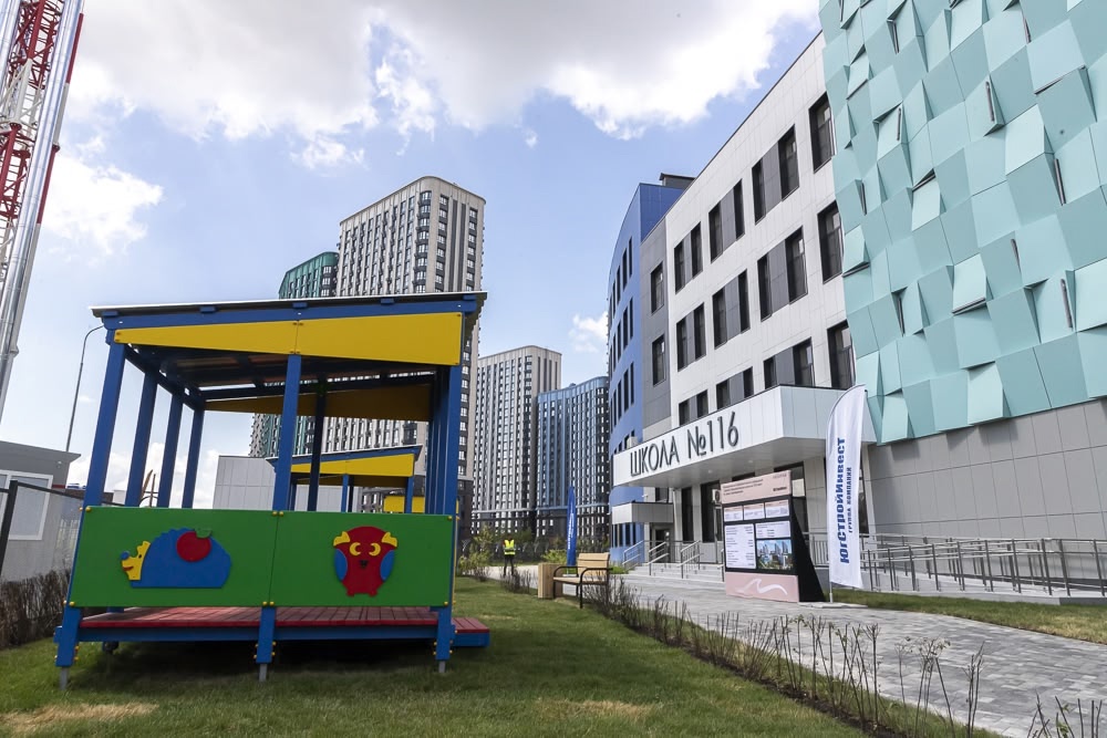 Глава Минстроя России Ирек Файзуллин посетил школу на 1100 мест в районе «Левобережье»