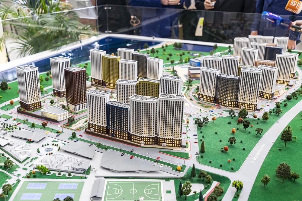 Глава Минстроя России Ирек Файзуллин посетил школу на 1100 мест в районе «Левобережье»