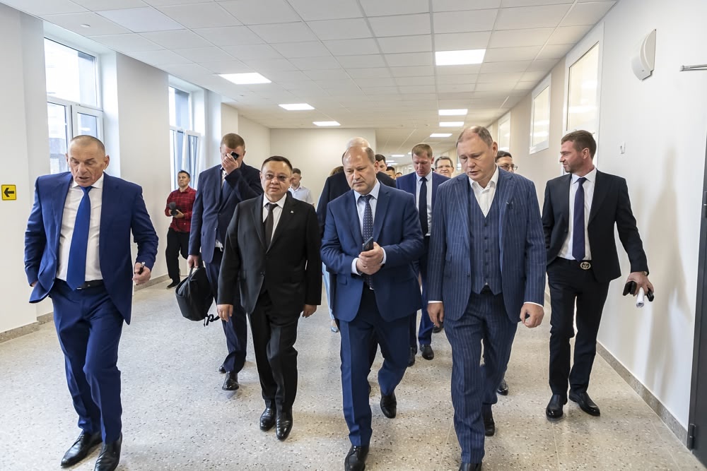 Глава Минстроя России Ирек Файзуллин посетил школу на 1100 мест в районе «Левобережье»