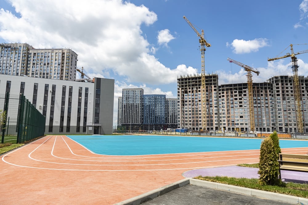 Глава Минстроя России Ирек Файзуллин посетил школу на 1100 мест в районе «Левобережье»