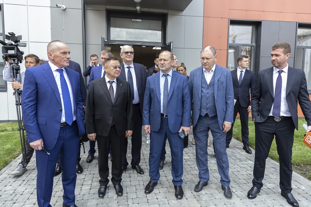 Глава Минстроя России Ирек Файзуллин посетил школу на 1100 мест в районе «Левобережье»