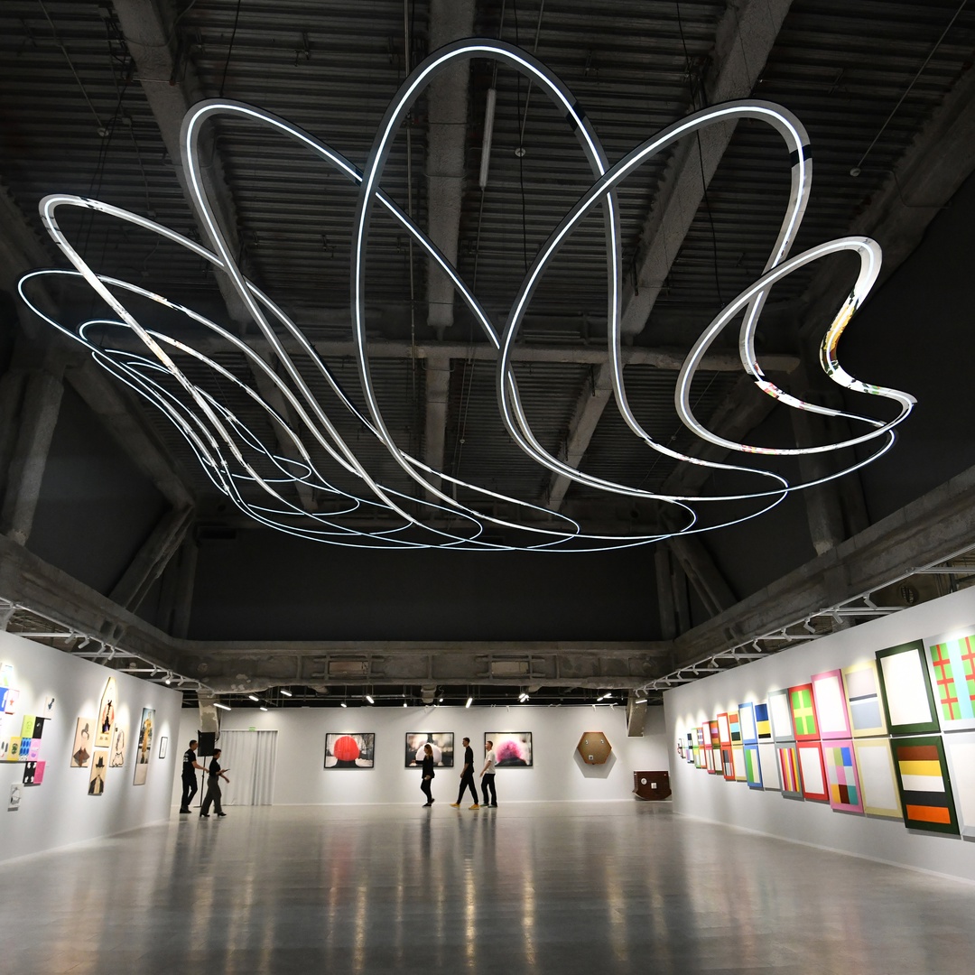 Побывать в Лахта Центре и погрузиться в современное искусство.