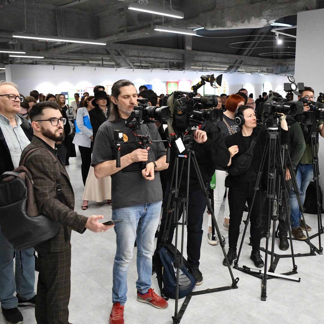 Побывать в Лахта Центре и погрузиться в современное искусство.