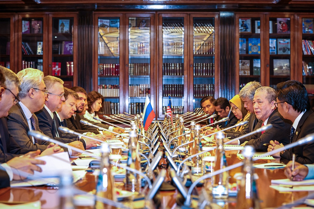 Алексей Оверчук провёл встречу с заместителем премьер-министра, министром энергетического перехода и водных ресурсов Малайзии Фадиллой Юсуфом