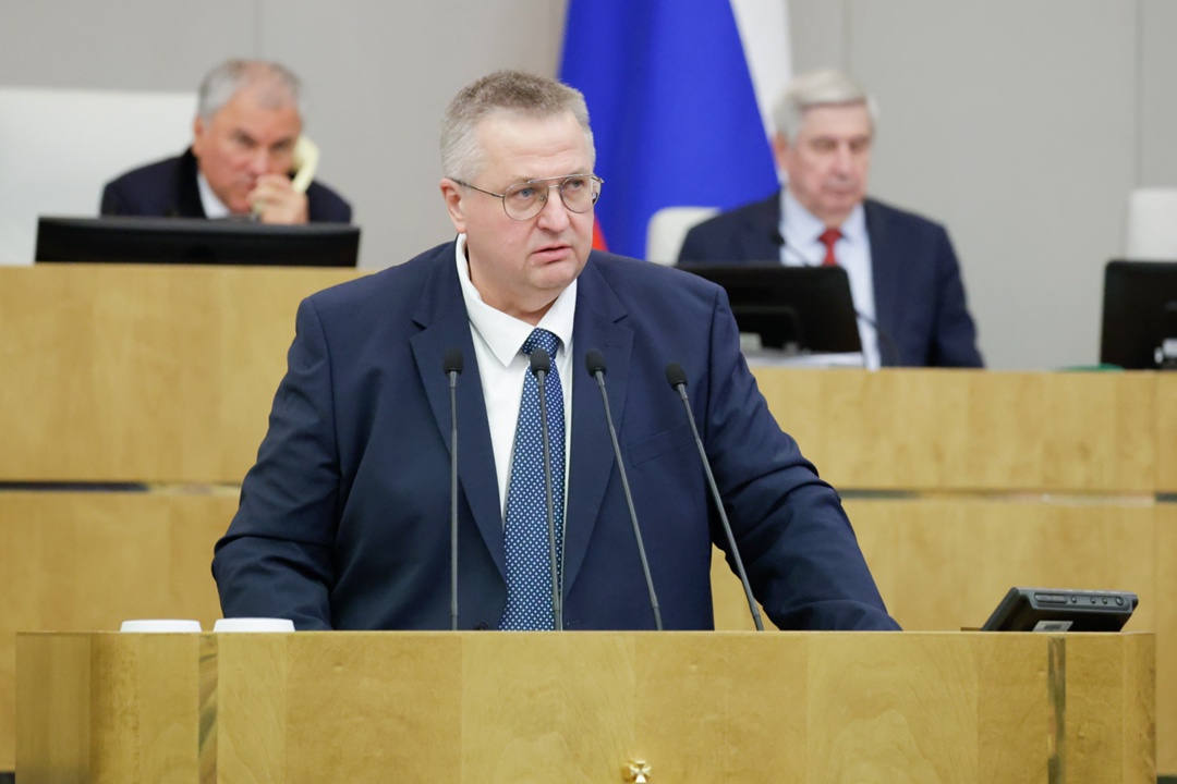 Алексей Оверчук выступил на заседании Государственной Думы в рамках правительственного часа