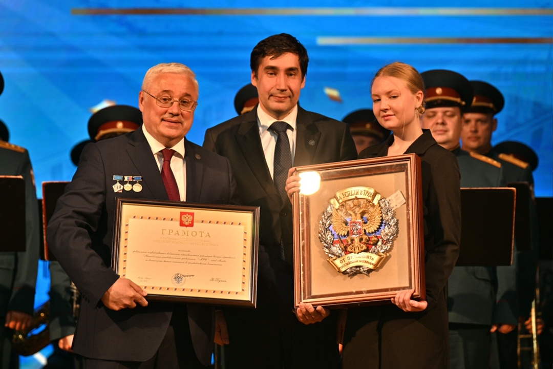 Евгений Грабчак вручил МЭИ Почётный знак Российской Федерации «За успехи в труде»