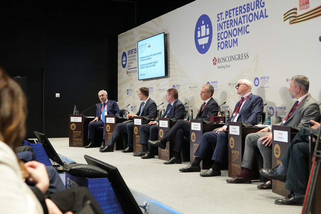 Сиродж Лоиков принял участие в панельной сессии ПМЭФ-2025 о тенденциях на рынке труда