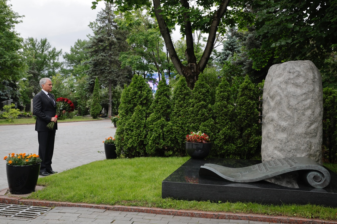 10 лет как не стало Евгения Максимовича Примакова. Российский государственный деятель, дипломат, ученый и академик ушел из жизни 26 июня 2015 года.