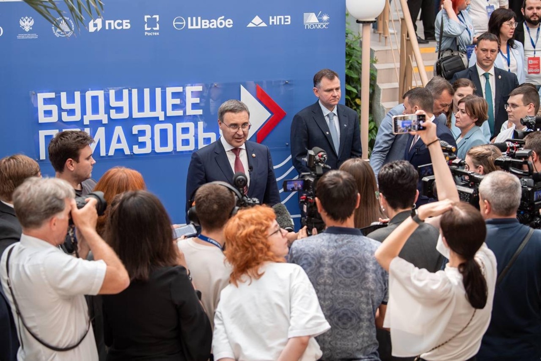 Валерий Фальков провел встречу со студентами вузов Приазовья, посвященную формированию единого образовательного пространства макрорегиона